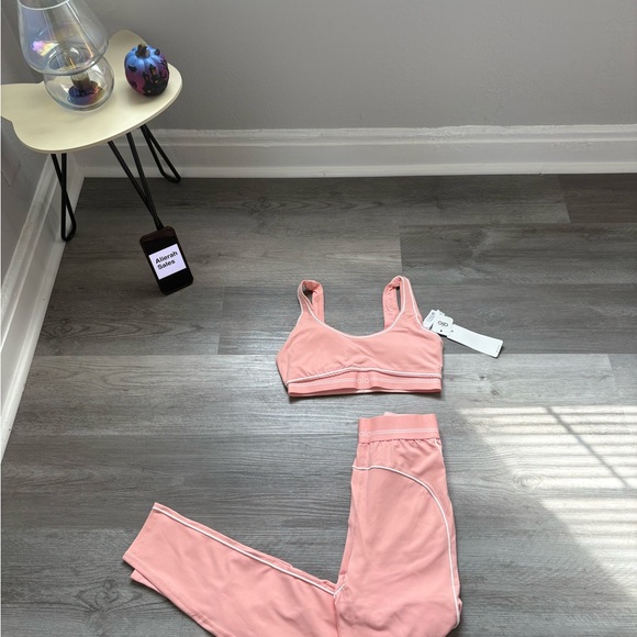 ALO Yoga Peach Activewear Set - Picture 1 of 5